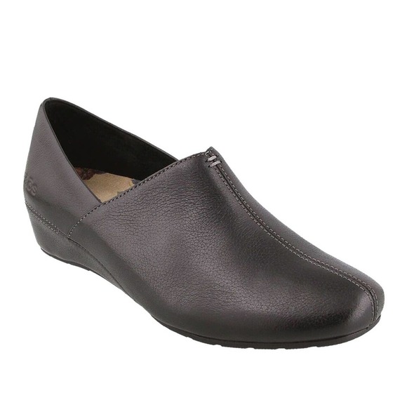 NWOB Taos Scheme Slip On Black Shoes Round Toe Flat Wedge Comfort 6 - Picture 1 of 6